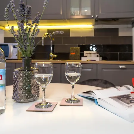 Marcel Apartment Split