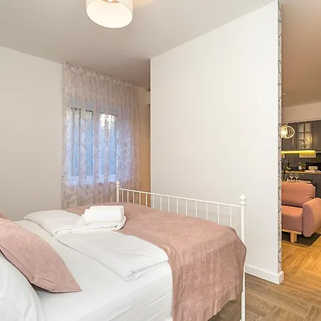 Marcel Apartment Split